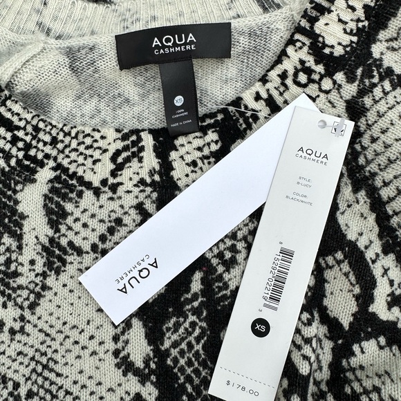 Bloomingdale’s Aqua Snake Print Cashmere Sweater - Picture 4 of 12